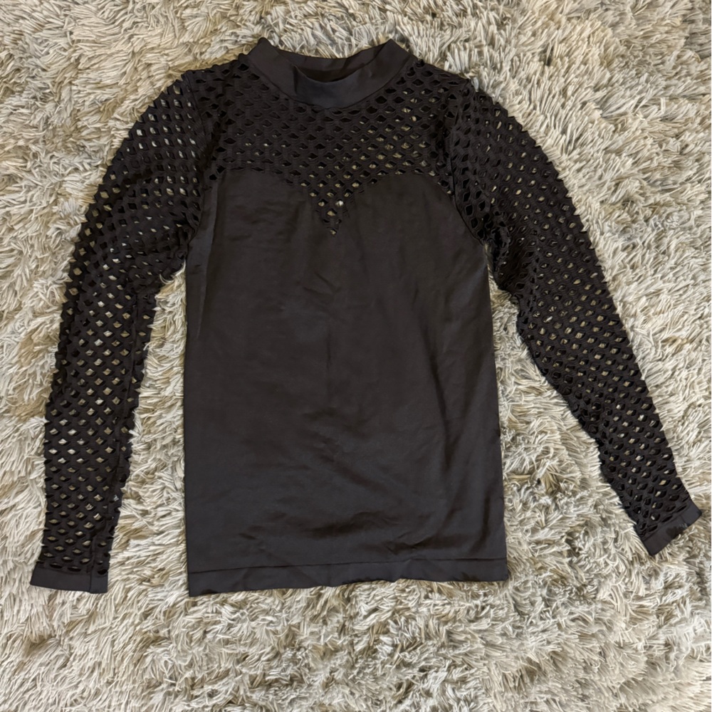 Venus Seamless and Tagless Mesh Long Sleeve Top size S
